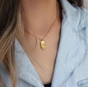 Collar Moon